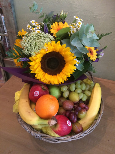 Flower posy and fruit bowl